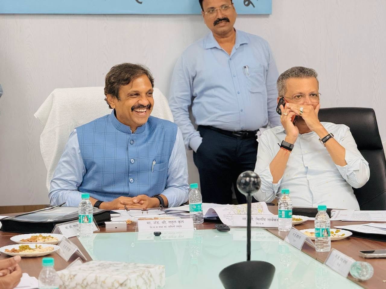 Key legislative dignitaries in deliberation during MSMC review session.